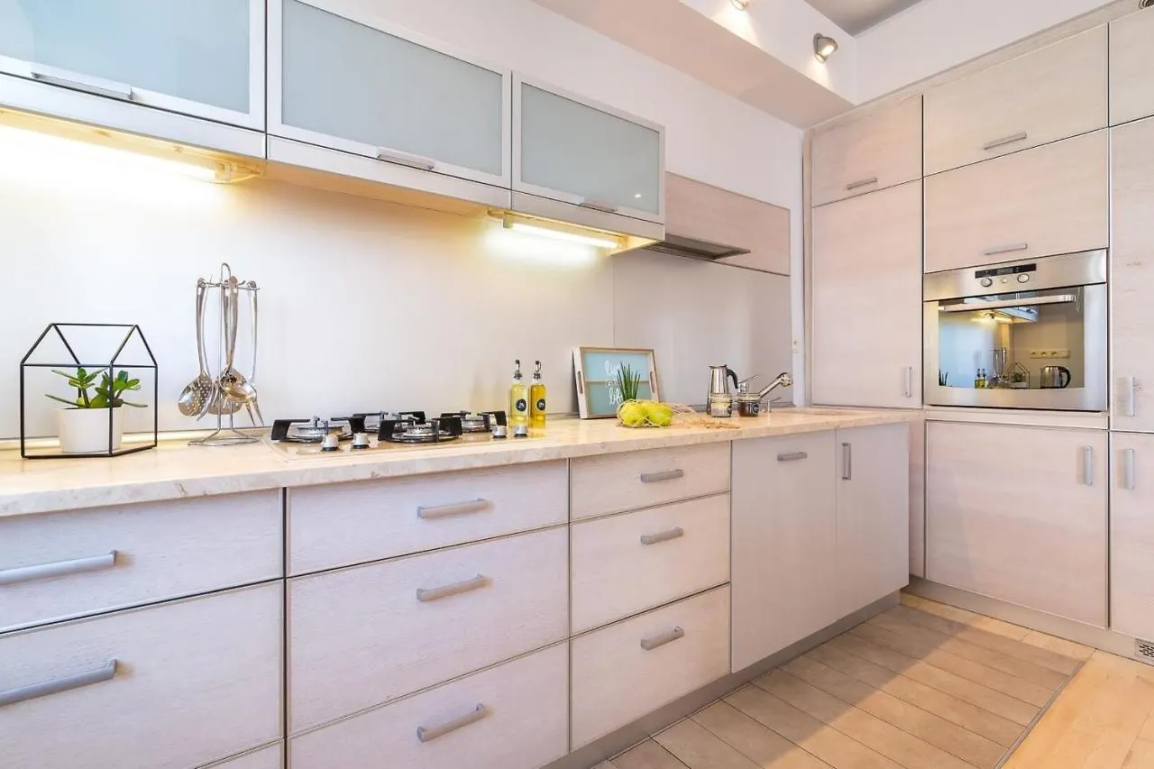 Rent Like Home - Szkolna 5 Warsaw 0*,
